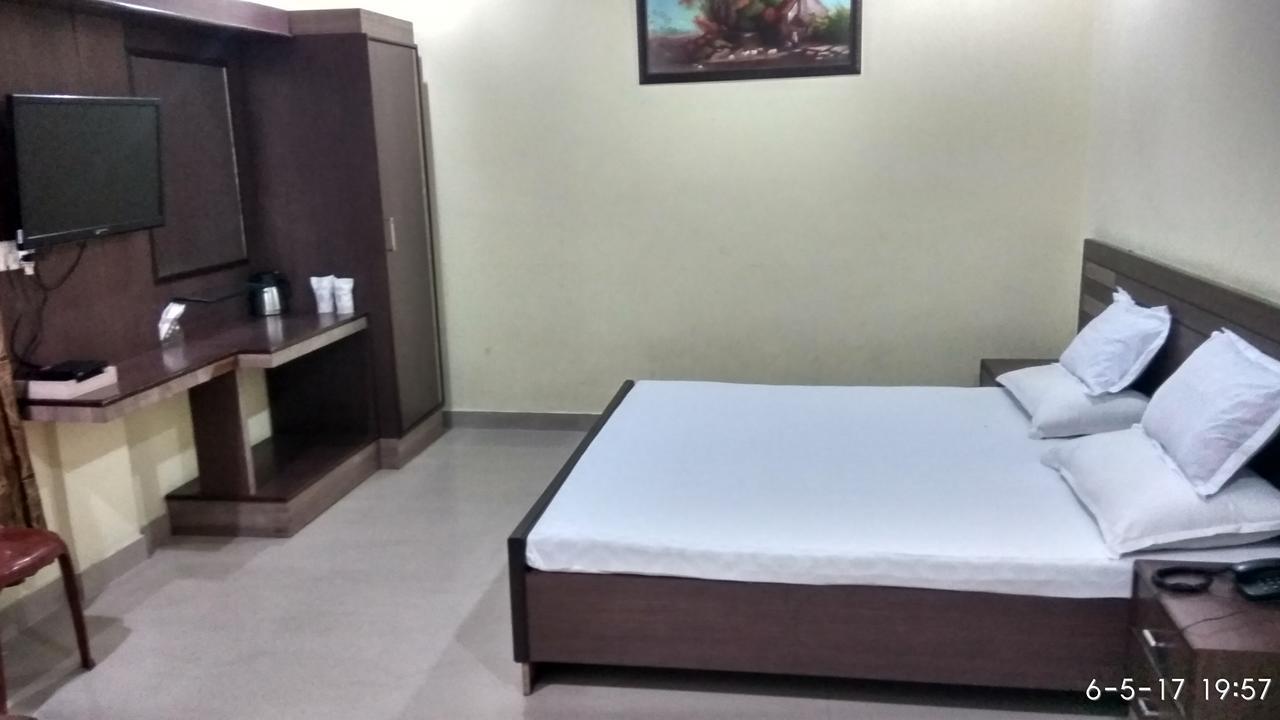 Hotel Varsa Dibrugarh Exteriér fotografie